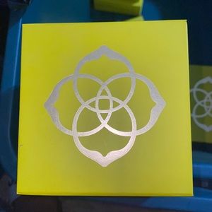 Kendra Scott Original Bracelet packaging - Box and bag